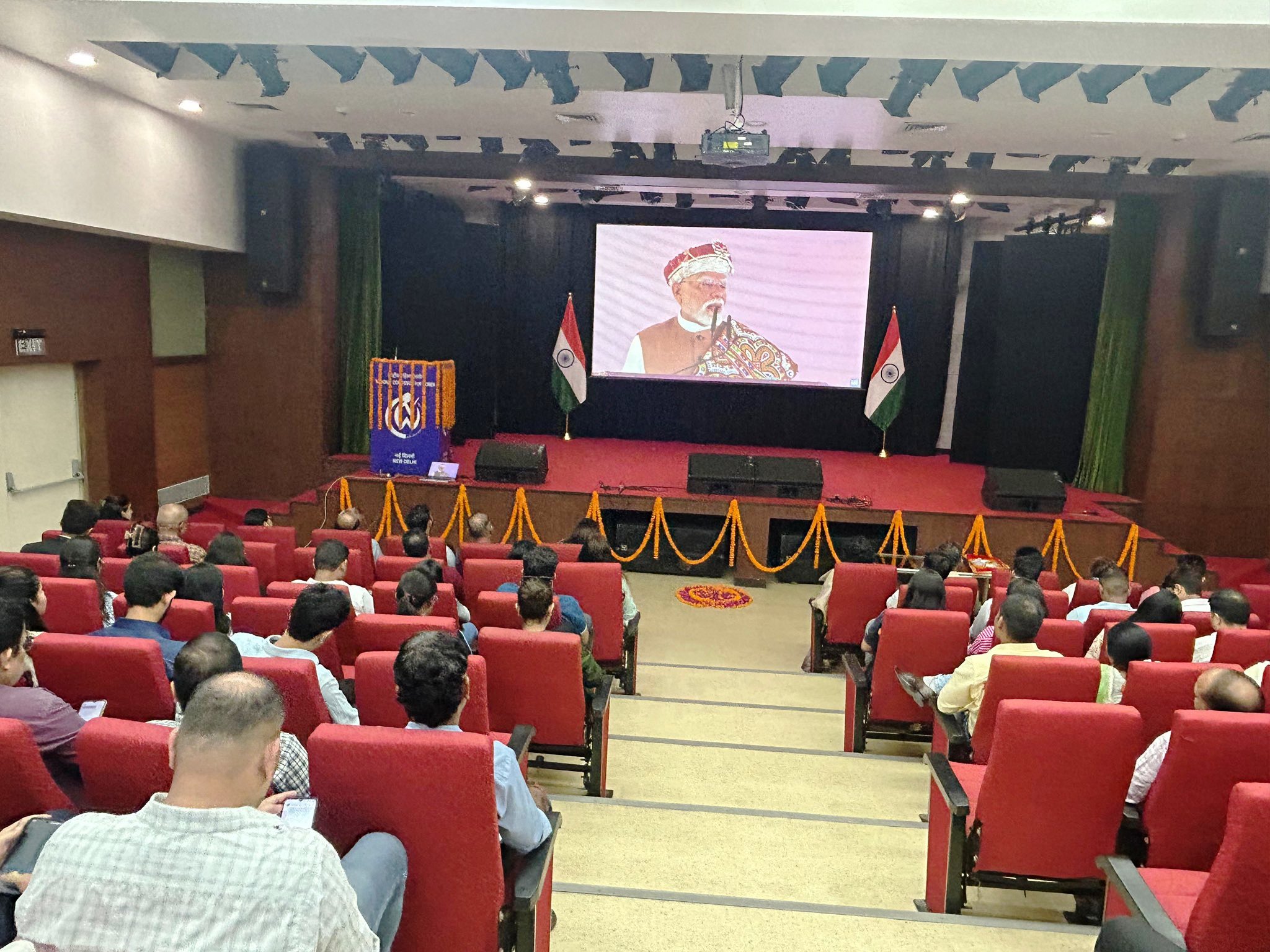 माननीय प्रधानमंत्री श्री नरेंद्र मोदी जी ने आज “स्वस्थ नारी सशक्त परिवार अभियान” का शुभारंभ किया। राष्ट्रीय महिला आयोग की अध्यक्षा, सदस्य, सदस्य सचिव, वरिष्ठ अधिकारिगण एवं सभी कर्मचारियों ने वर्चुअल माध्यम से माननीय प्रधानमंत्री के विचारों को ध्यानपूर्वक सुना।
